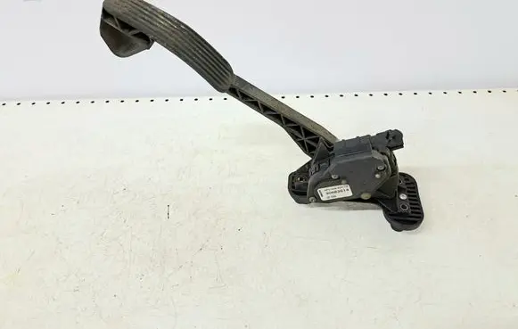 Volvo V70 Accelerator throttle pedal 30683514