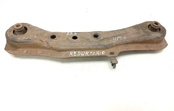 Honda CR-V Rear differential/diff mount bracket 