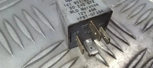 Volkswagen Golf IV Other relay 141951253B 20240072