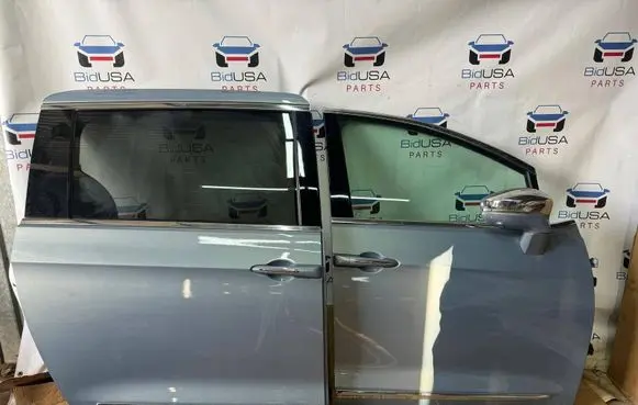 Chrysler Pacifica Side sliding door v1686338