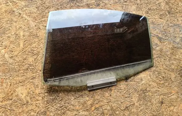 Volvo S60 Rear door window glass 43R001105 DOT57M20AS2