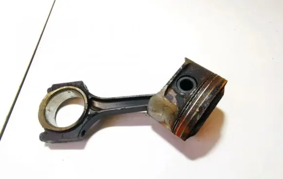 Chrysler Voyager Piston with connecting rod