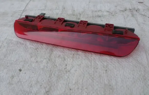 KIA Sportage Third/center stoplight