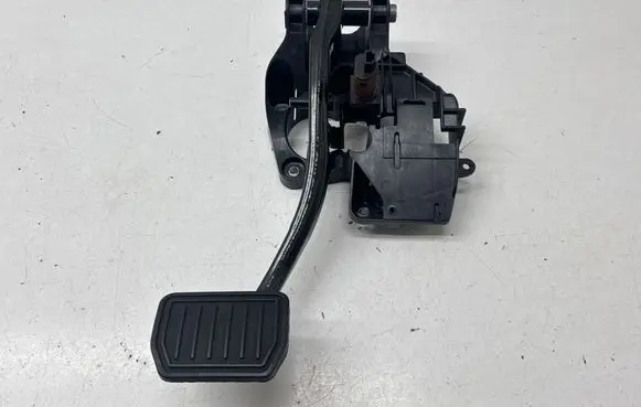 Tesla Model 3 Brake pedal 104469100D 0741602540 KSR2107416025A