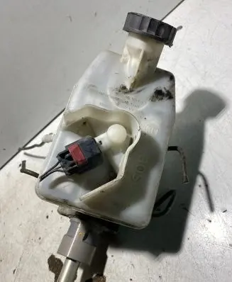 Ford Transit Brake fluid reservoir 221313