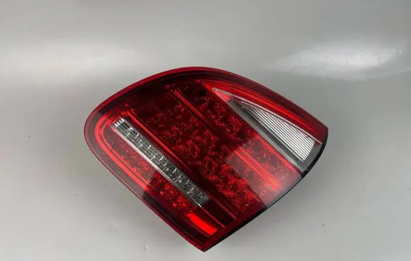 Porsche Cayenne (92A) Tailgate rear/tail lights 7P5945094K