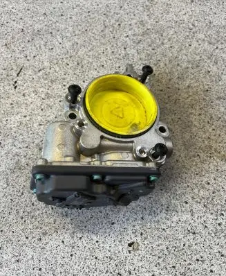 BMW 1 F20 F21 Throttle valve 8623324