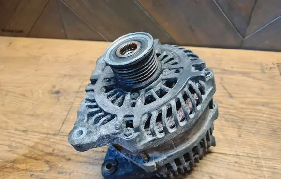 Opel Vivaro Generator/alternator 231006729R A003TX2581ZE