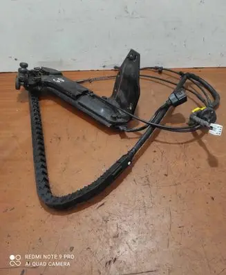 KIA Carnival Sliding door lower roller guide/hinge 