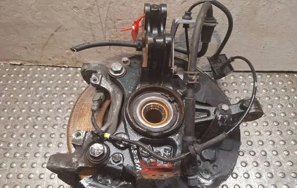 Front wheel hub spindle knuckle