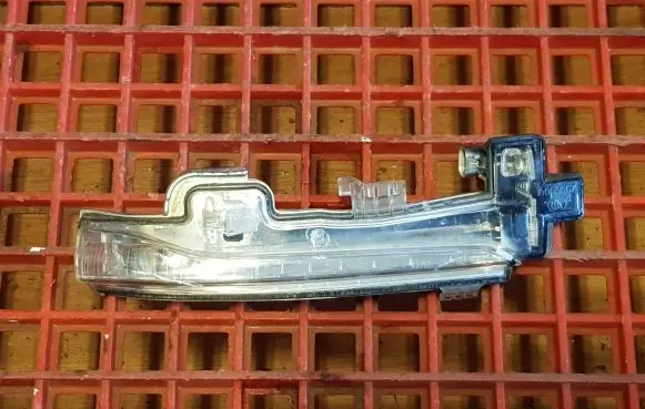 Volvo S60 Mirror indicator light 3100928 3100932 4044024