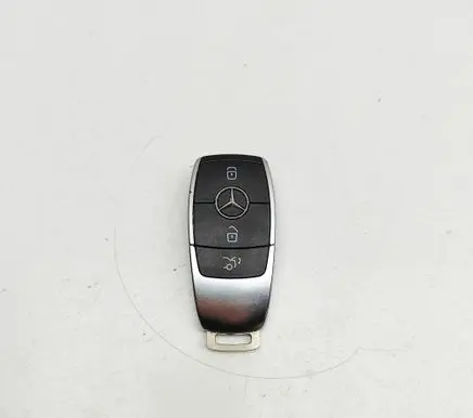 Mercedes-Benz GLA H247 Ignition key/card A1779055504
