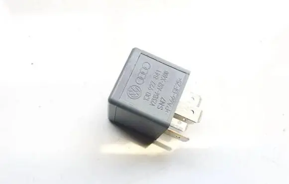 Audi Q7 4L Other relay 1j0927841 v23134-a52-x400