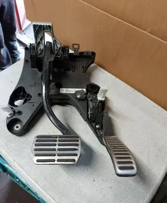 Volkswagen Touareg II Pedal assembly 7P0723117B 7L0723507D