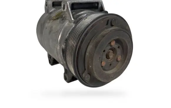 Volvo XC70 Air conditioning (A/C) compressor (pump) 30761888