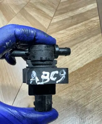 Mercedes-Benz S W221 Vacuum valve 0004703593