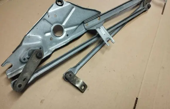 Lincoln Town Car Front wiper linkage