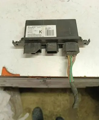 Renault Laguna III Xenon control unit/module 285800001R 89901165A