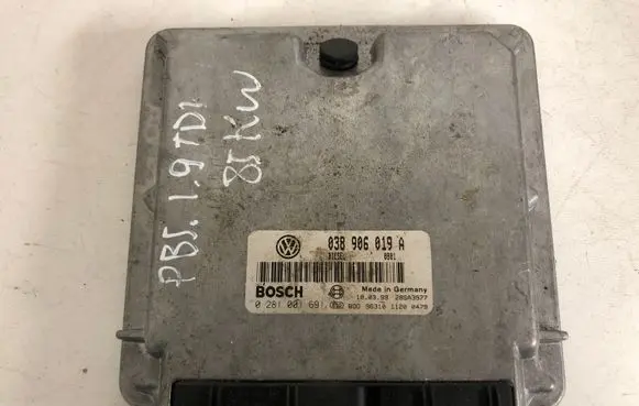 Volkswagen PASSAT B5 Engine control unit/module 038906019A 0281001691