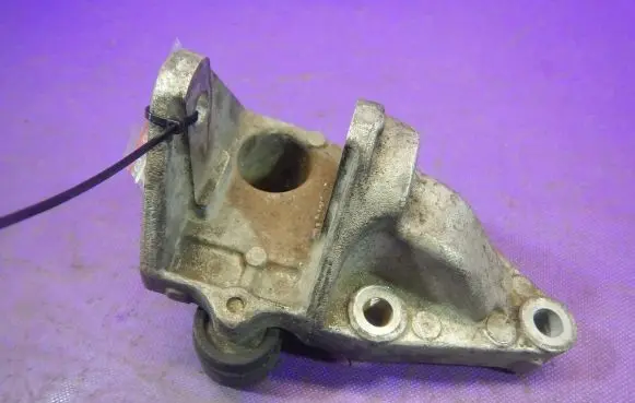 Citroen C5 Engine mounting bracket 9631853780C