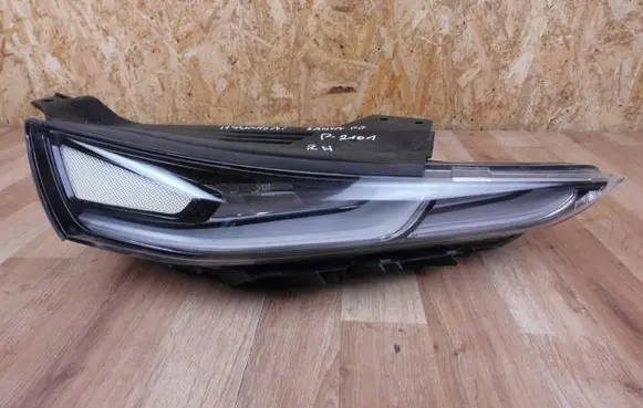 Hyundai Santa Fe Headlight/headlamp 92208S1000