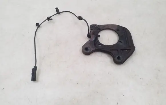Rear wheel hub spindle/knuckle