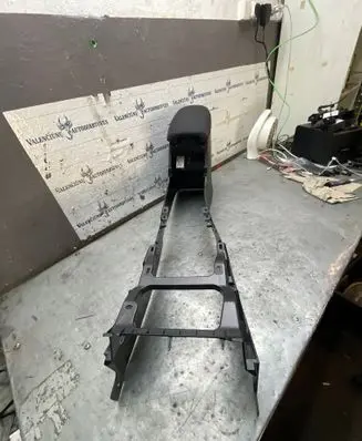 Ford Focus Center console 5881002060