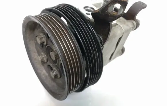 Volvo XC70 Power steering pump 30731821