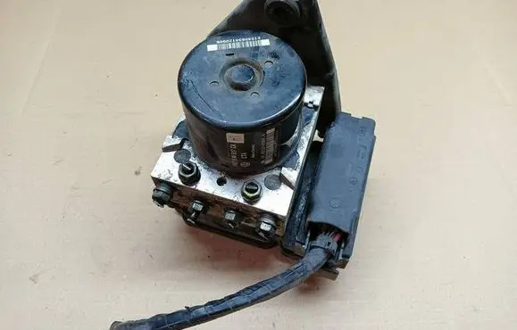 Skoda Octavia Mk2 (1Z) ABS Pump 1K0907379AS 1K0614518CA 10061935571