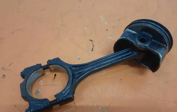 Seat Ibiza III (6L) Piston 7675