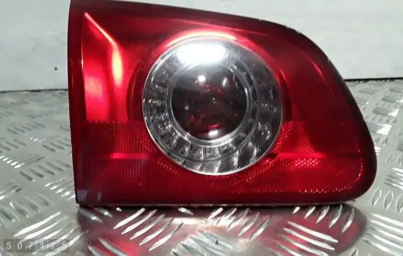 Tailgate rear/tail lights