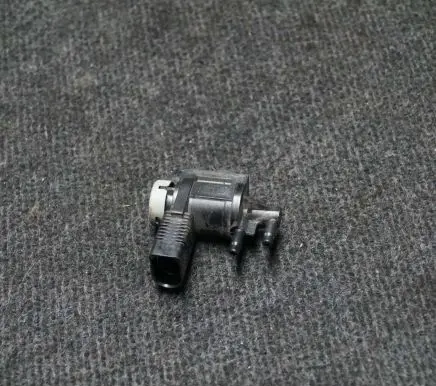 Audi A4 S4 B7 8E 8H Turbo solenoid valve 1K0906283A