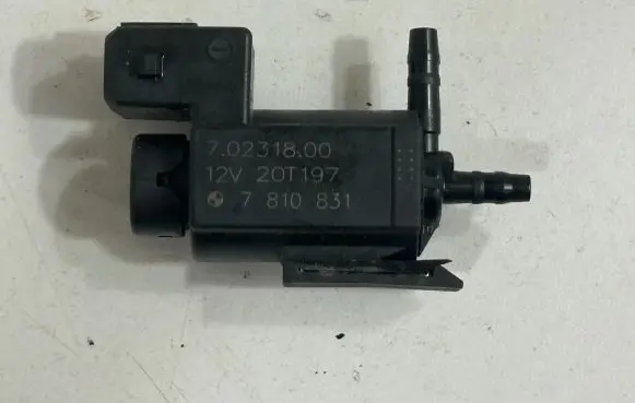 BMW 6 F06 Gran coupe Engine mount vacuum valve 7810831 7537612