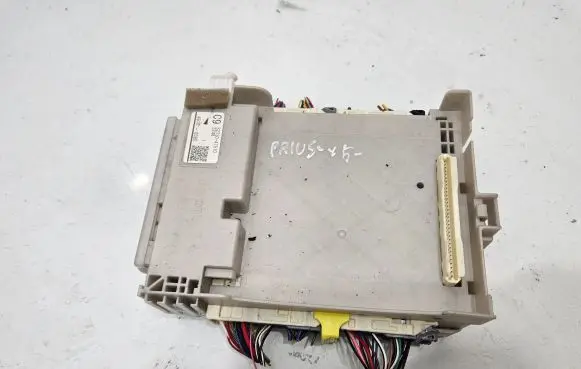 Toyota Prius (XW30) Fuse module 8273047510