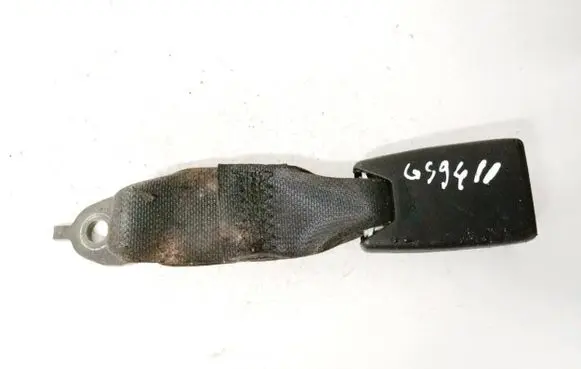 Middle seatbelt buckle (rear)
