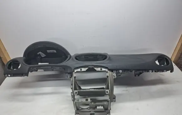 Renault Clio III Dashboard 8200407589 6246S0027 02461020806