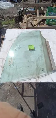 Opel Zafira A Front door window glass four-door 1212123