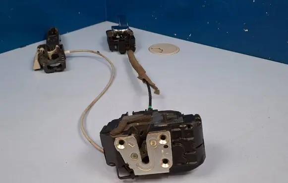Nissan Qashqai+2 Rear door lock 82501EY10D 80671JD08449 80611EB30B