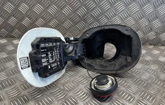 Mercedes-Benz A W176 Fuel tank cap A1766300900