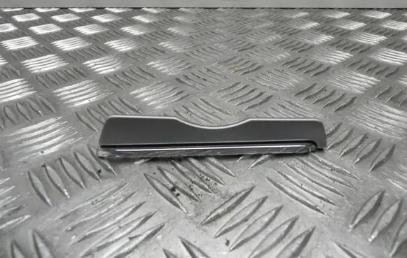 Mercedes-Benz E A207 Radio/GPS head unit trim A2076800971 T4467