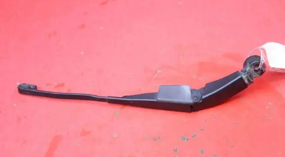 Honda CR-V Rear wiper blade arm