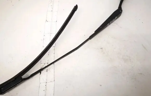 Ford Focus Front wiper blade arm mb5117526bb