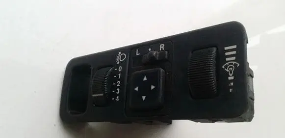 Mitsubishi Carisma Wing mirror switch 10480478410 MR740608