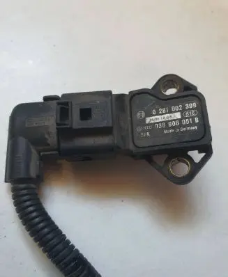 Volkswagen Golf V Air pressure sensor 038906051B 0281002399