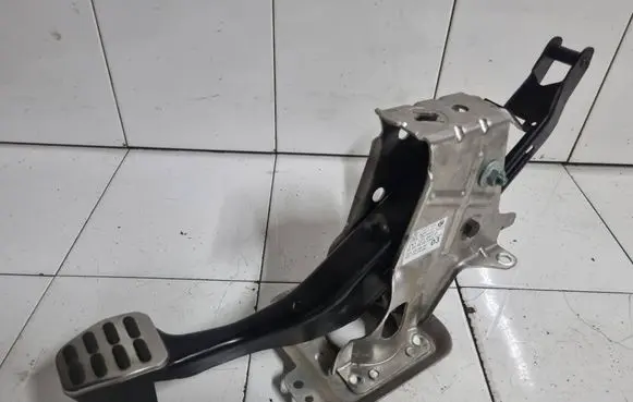 Skoda Octavia Mk2 (1Z) Brake pedal 1K1721057P 42222 16451222