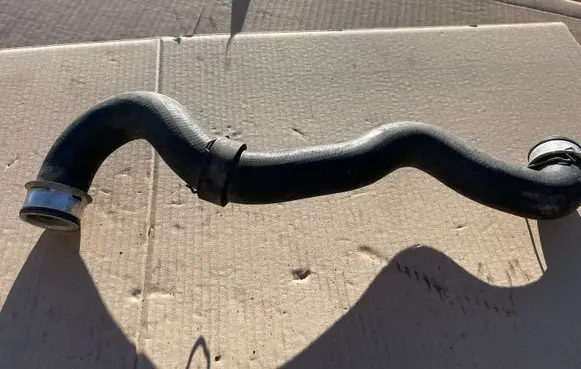 Mercedes-Benz C W203 Engine coolant pipe/hose 2035015782