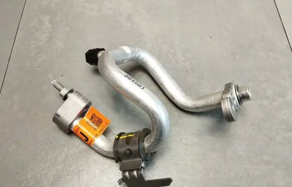 Air conditioning (A/C) pipe/hose