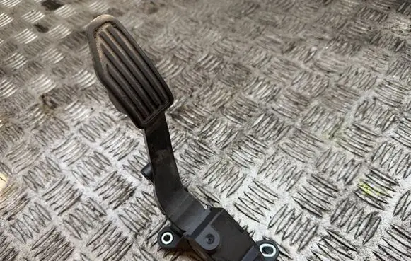 Toyota Yaris Accelerator throttle pedal 781100D110
