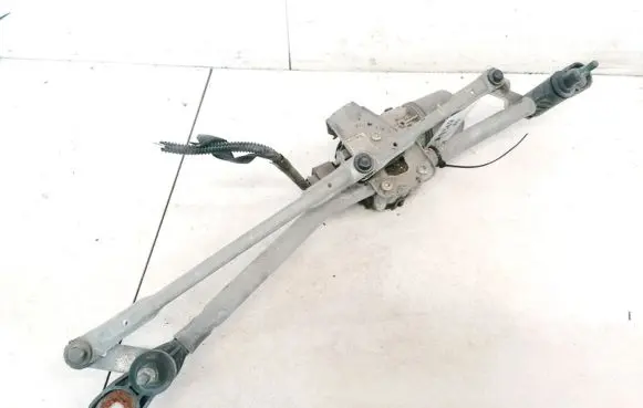 Mazda 3 I Front wiper linkage and motor F00S2S2473 BP4K-6737A