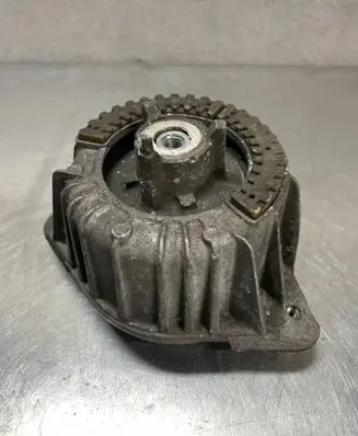 Mercedes-Benz E W212 Engine mount vacuum valve A2122400000